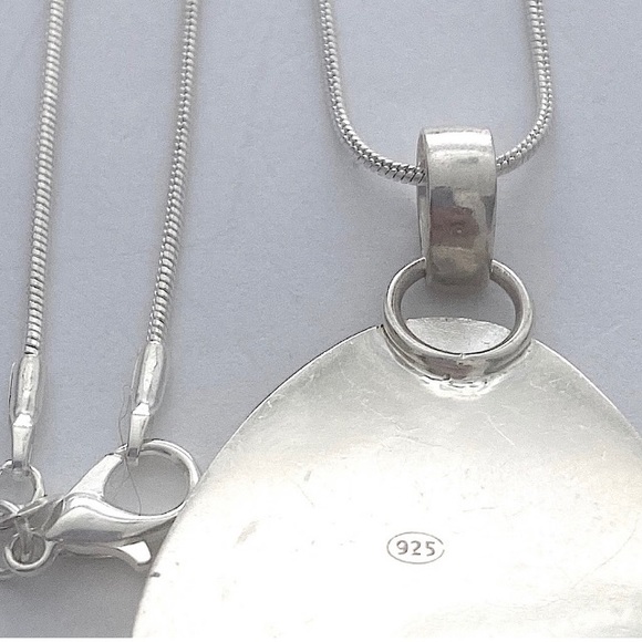 EC 925 Carnelian Pendant with 925 24 inch Clasp Claw Chain - Picture 2 of 3